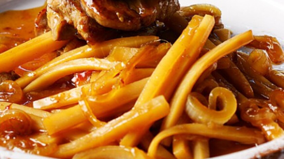 Χοιρινό με καρδιές φοίνικα και σάλτσα δαμάσκηνου