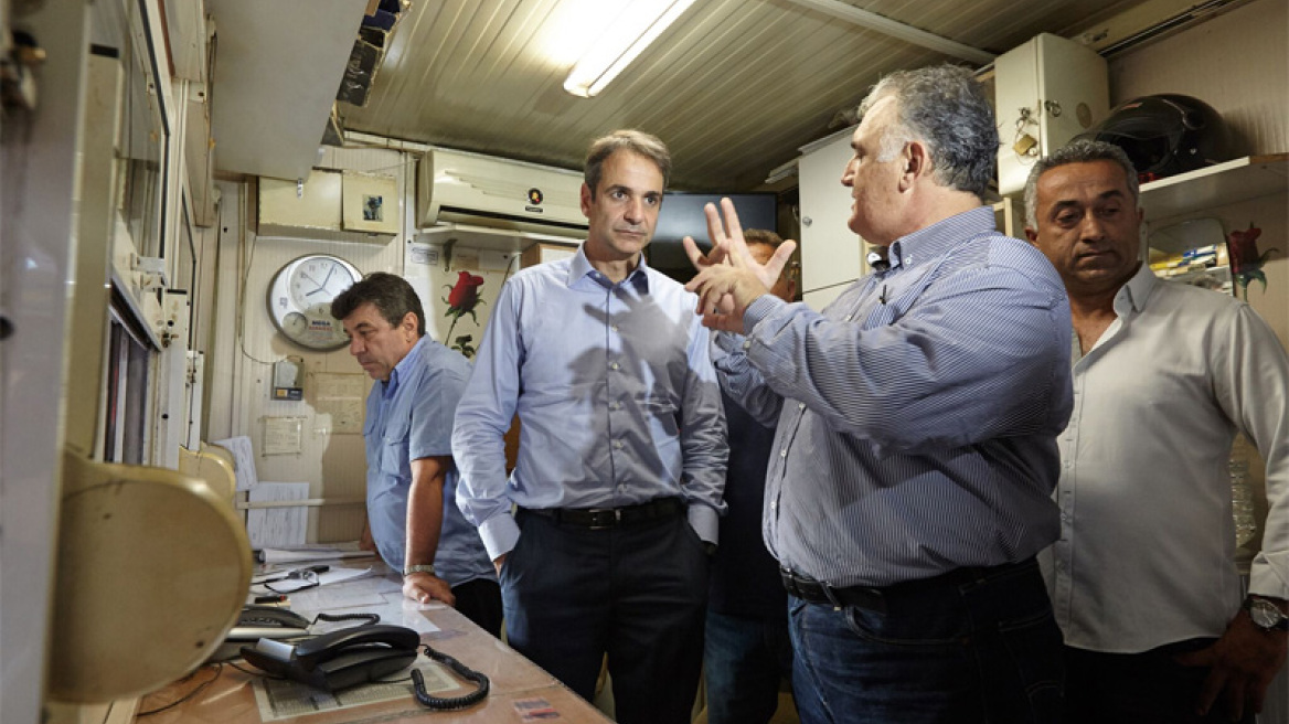 Ξέσπασε πολιτική αντιπαράθεση με αφορμή την επίσκεψη Μητσοτάκη στο κέντρο της Αθήνας