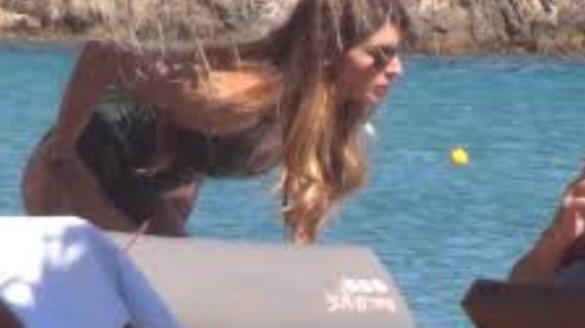 Hot Anthi Salagoudi in Mykonos (photo)