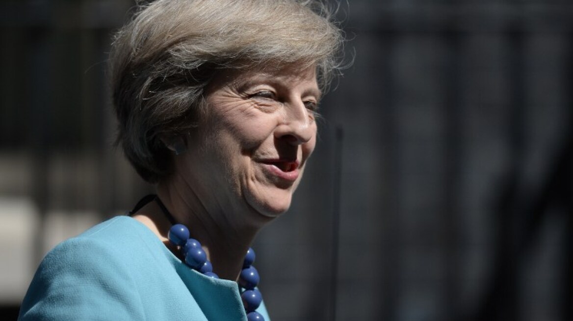 Μέι σε Γιούνκερ: Χρειαζόμαστε χρόνο για το Brexit