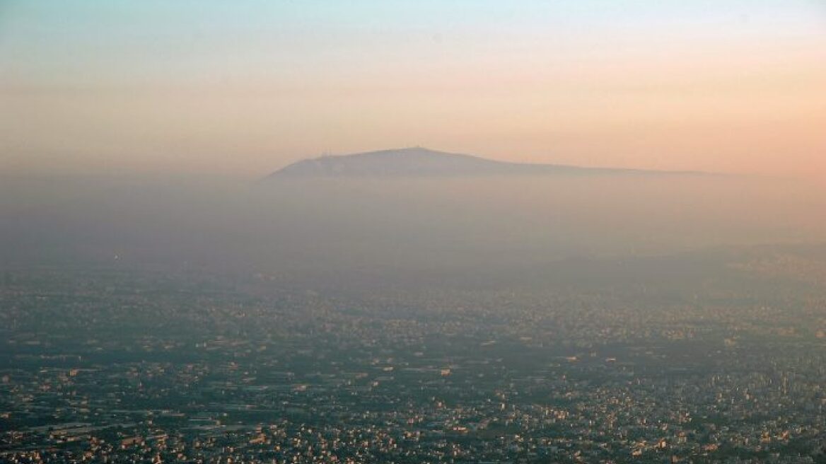 Καύσωνας και συναγερμός από τα όρια του όζοντος στην Αττική