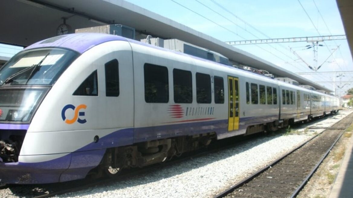 Railway workers continue strikes