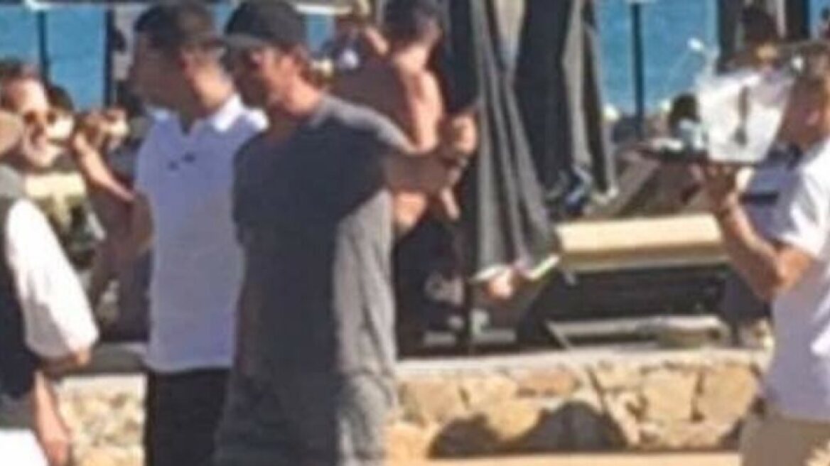 Gerard Butler in Mykonos with girlfriend (photos)