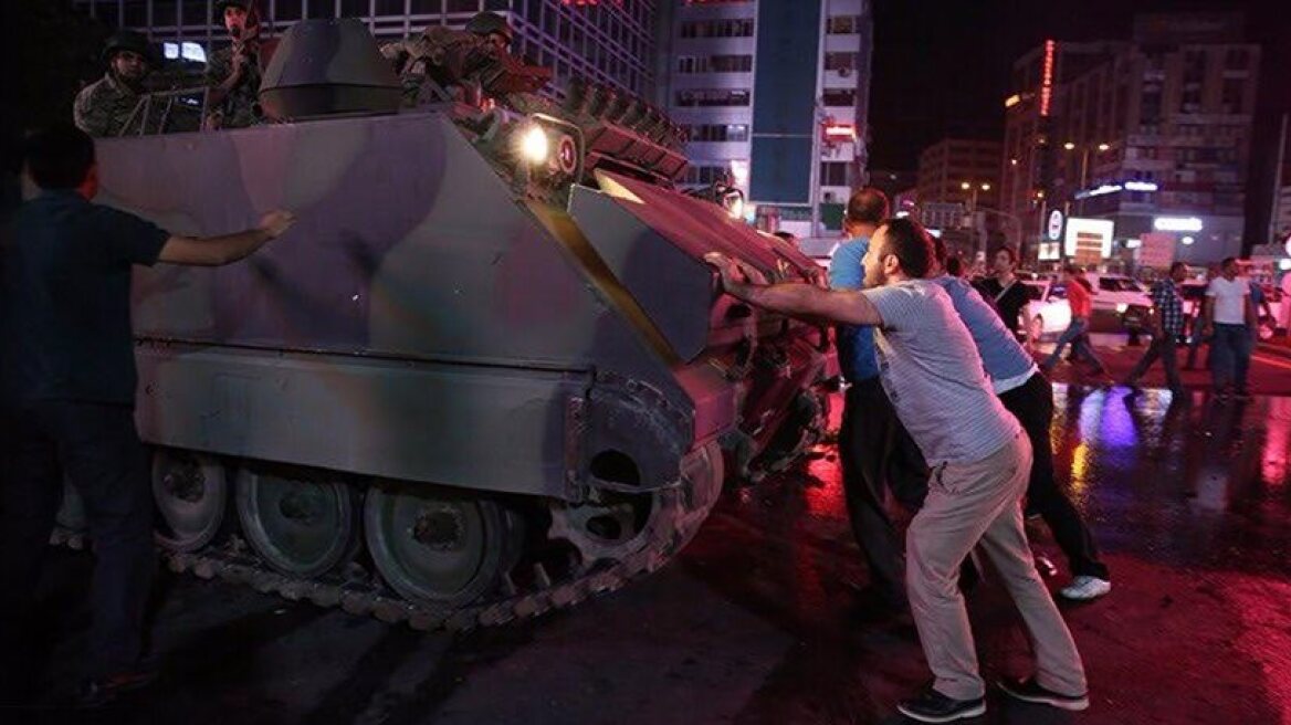 Chaos in Turkey as military coup unfolds! Erdogan lands in Istanbul and thwarts attempt