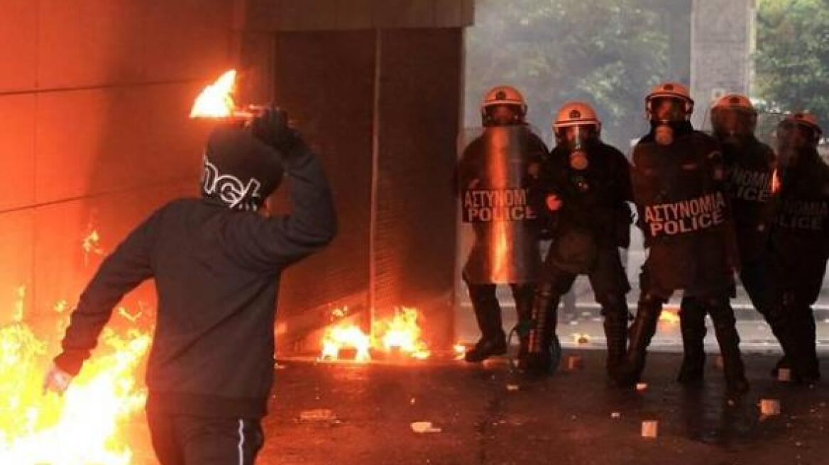 ΝΔ κατά Τόσκα για τα χθεσινά επεισόδια στα Εξάρχεια