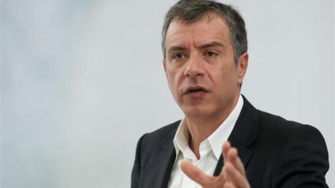 Θεοδωράκης: Να περάσει στο ΕΣΡ η αρμοδιότητα για τις άδειες 