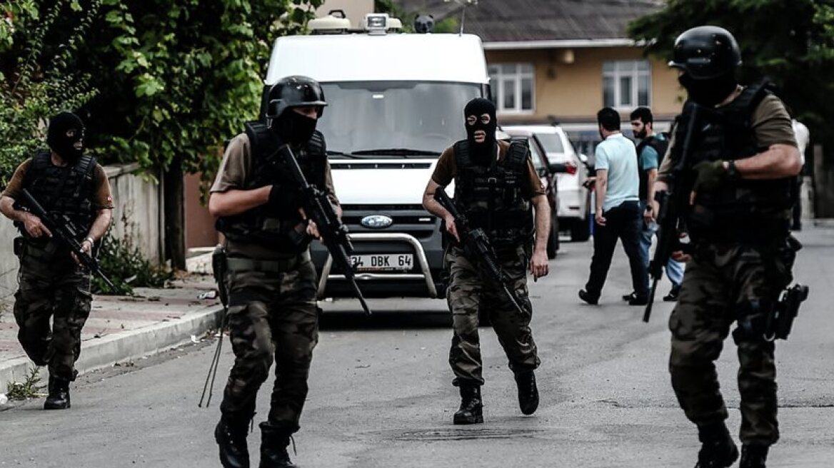 Soldier opens fire outside court in Ankara