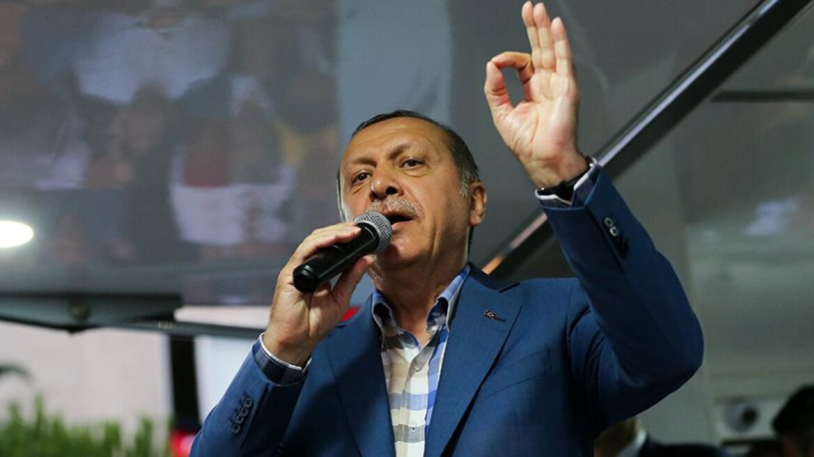 Erdogan: Tsipras told me the 8 rebel military servicemen would be extradited in 15 days