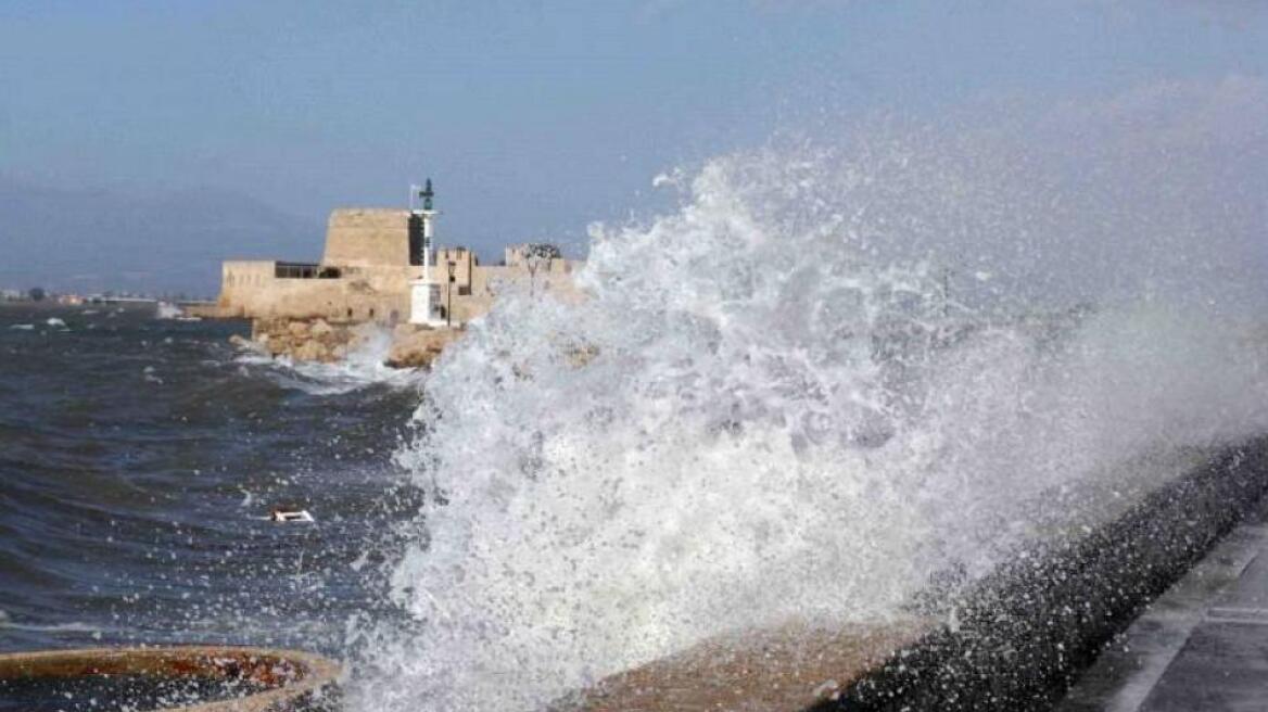 Καιρός: Ζέστη αλλά και ισχυροί βοριάδες στα πελάγη
