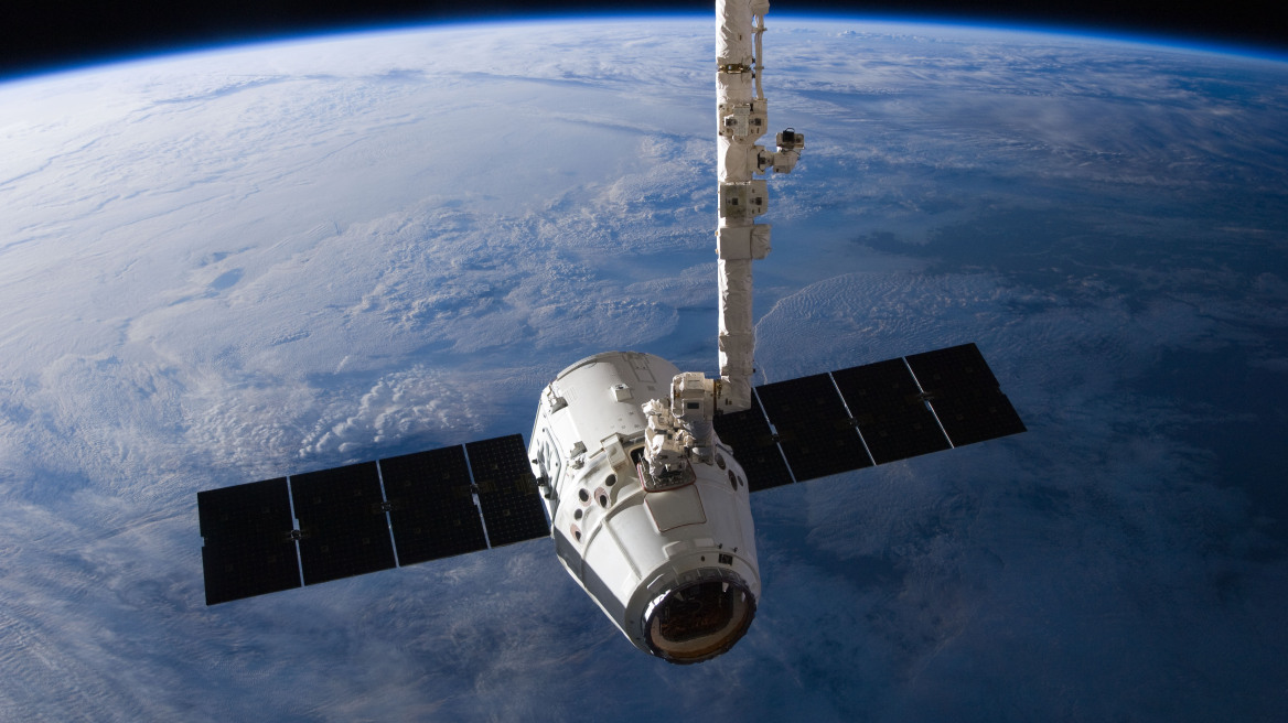 Εκτοξεύτηκε το διαστημόπλοιο μεταφορών SpaceX Dragon 