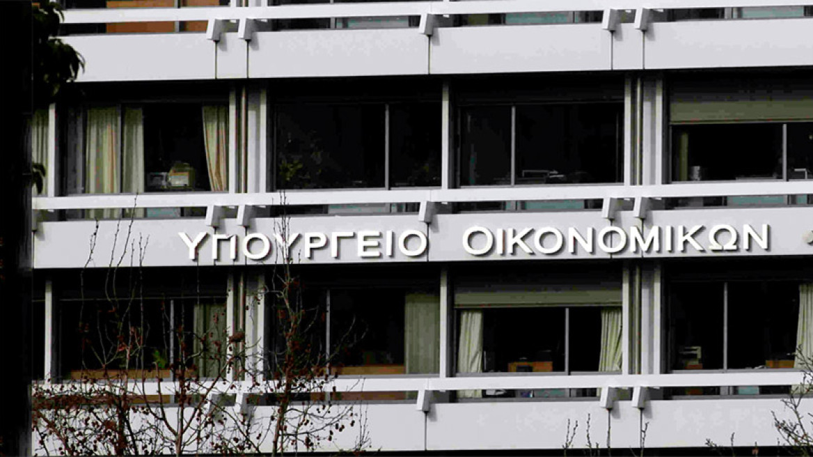 Πλεόνασμα 2,5 δισ. στον κρατικό προϋπολογισμό μετά το κόψιμο ΕΚΑΣ και συντάξεων