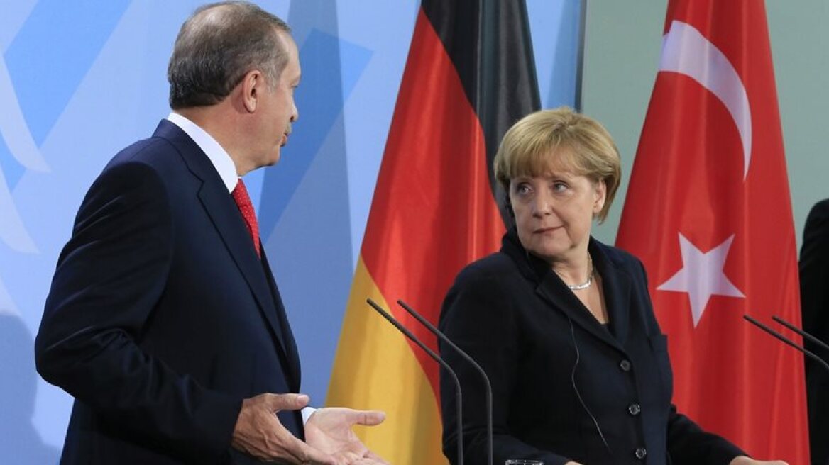 Merkel tells Erdogan death penalty incompatible with EU accession
