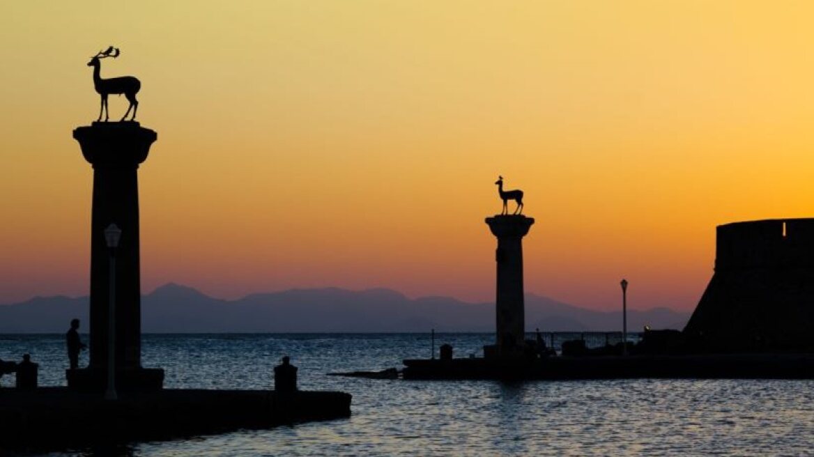 Woman from Norway honoured by Rhodes for visiting island for 100th time! (photo)