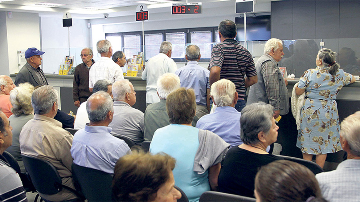 Ο «κόφτης» μειώνει τις κύριες συντάξεις