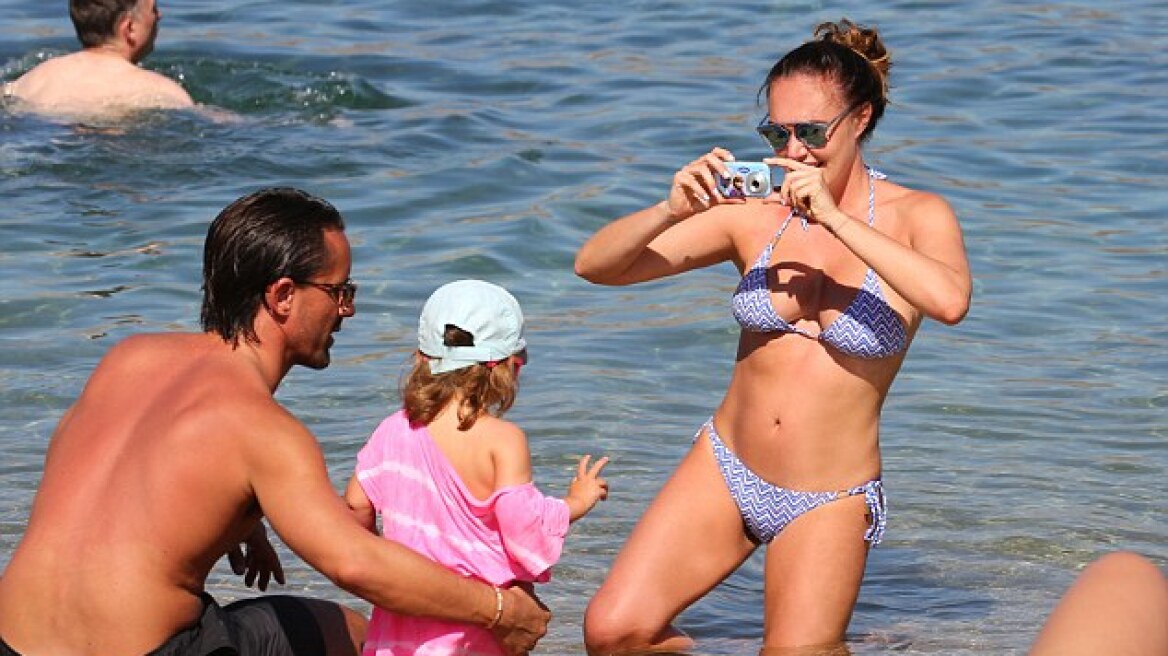 Tamara Ecclestone: Οικογενειακές διακοπές στη Μύκονο 