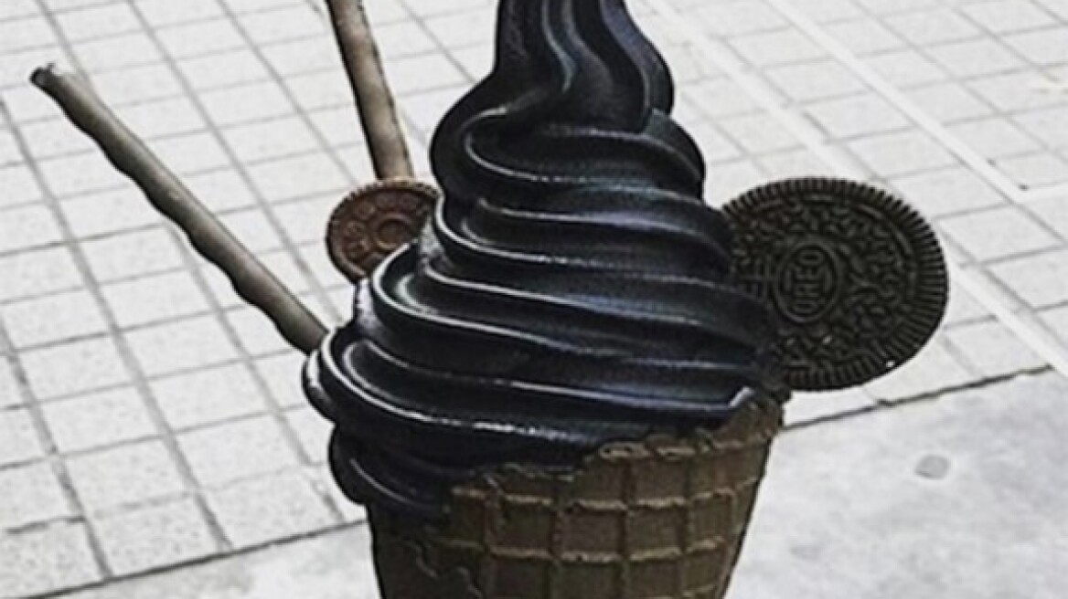 Μαύρο παγωτό: Η νέα καλοκαιρινή τρέλα στο instagram