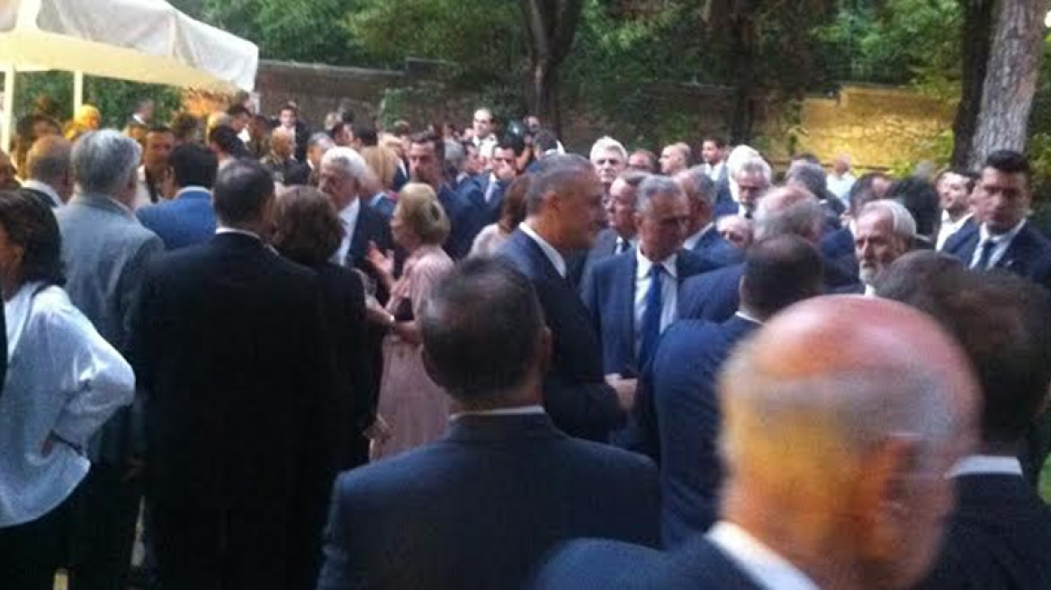 Σε χαλαρό κλίμα με επίκεντρο τις διακοπές η συζήτηση στο Προεδρικό Μέγαρο για τη γιορτή της Δημοκρατίας