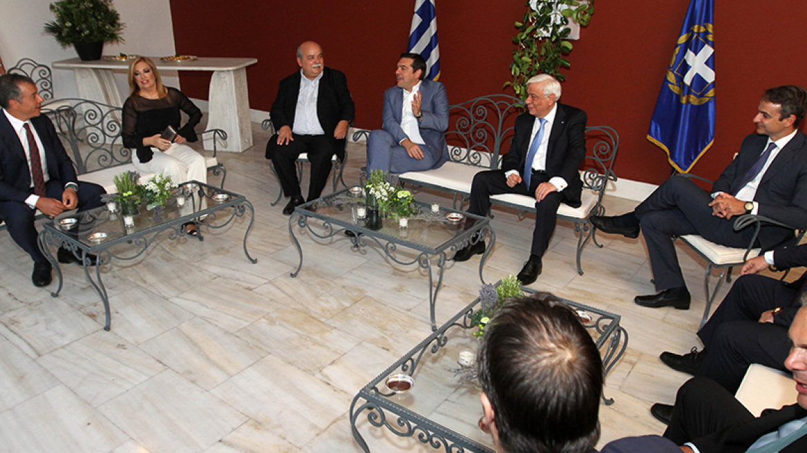 Άνοιξαν οι πόρτες του Προεδρικού Μεγάρου για τη γιορτή της Δημοκρατίας 