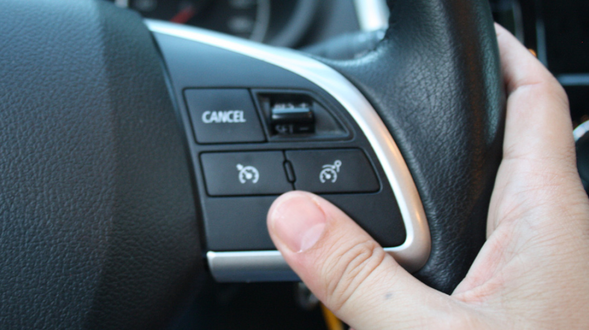 Πώς πρέπει να χρησιμοποιούμε το cruise control;