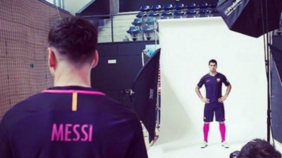 Bleach-haired Messi flies to England (photos)