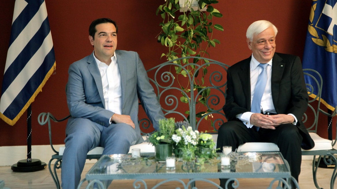 Οι διάλογοι των πολιτικών αρχηγών στο Προεδρικό, τα πηγαδάκια και οι γκρίνιες 