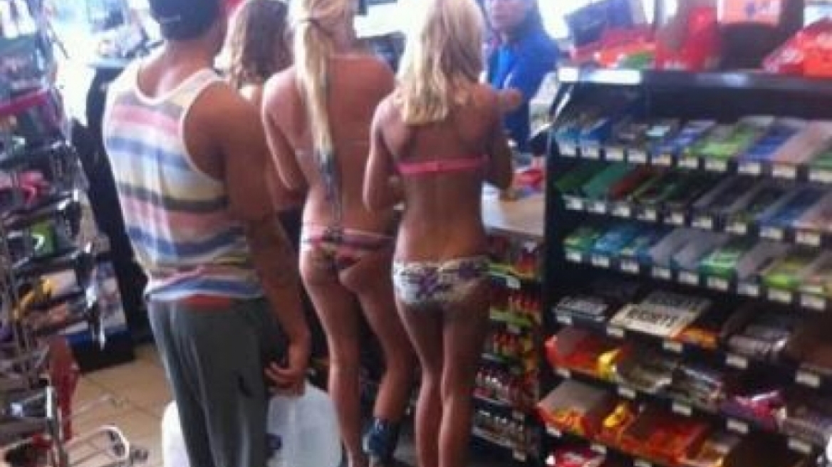 Τι έχει η φωτογραφία με τα τρία κορίτσια με μπικίνι και τρελάθηκε το διαδίκτυο