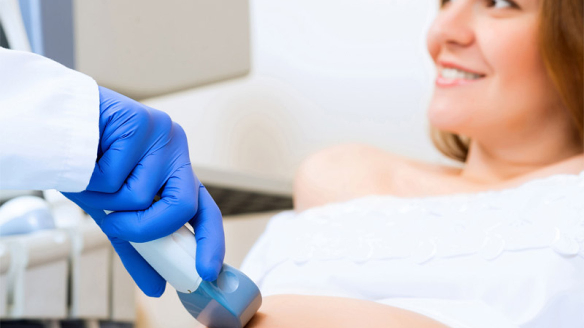 Εξωσωματική γονιμοποίηση: Tι ρόλο παίζει η ηλικία;