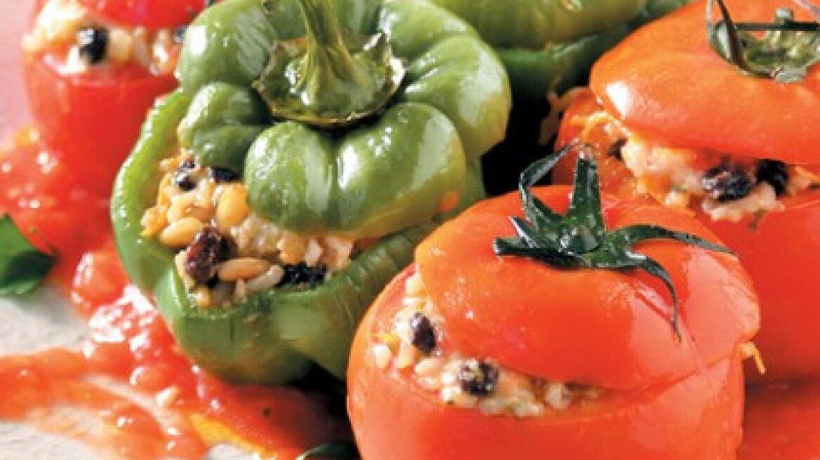 Γεμιστά με ρύζι και τραχανά