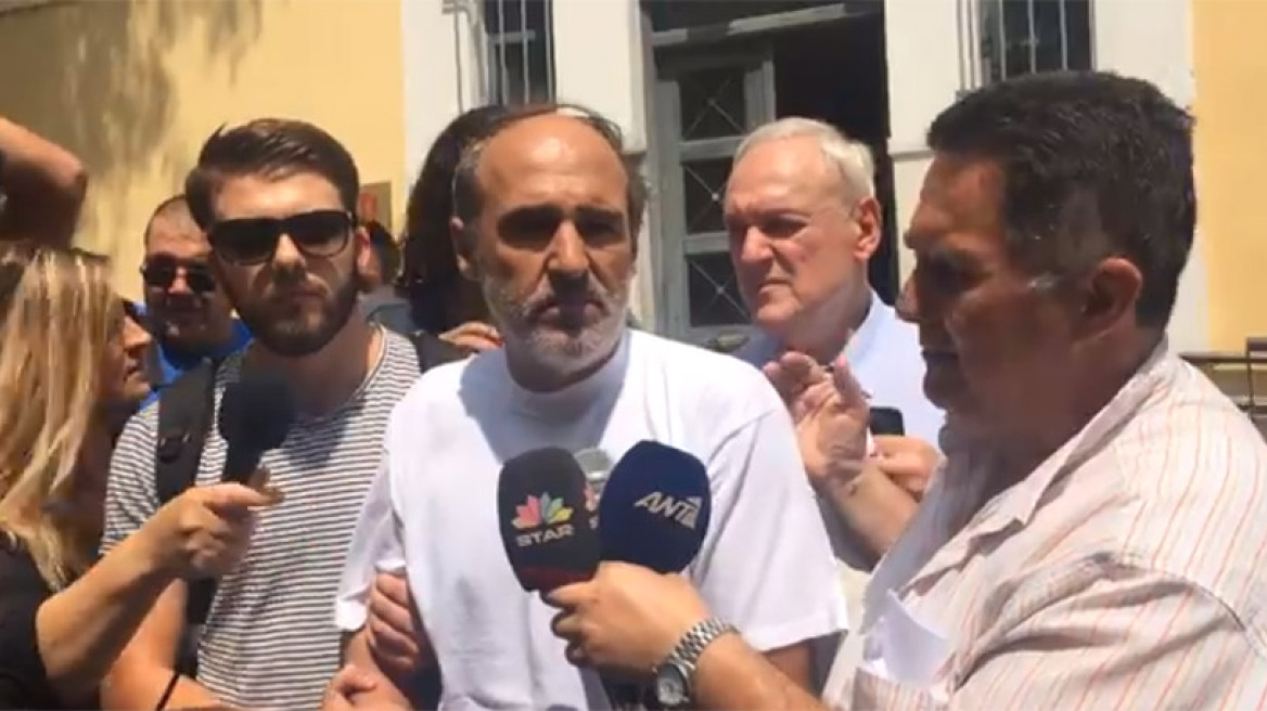 «Κρίμα που θα μείνουν τα 4 παιδιά μου στο δρόμο», λέει ο 41χρονος αμέσως μετά την προφυλάκιση