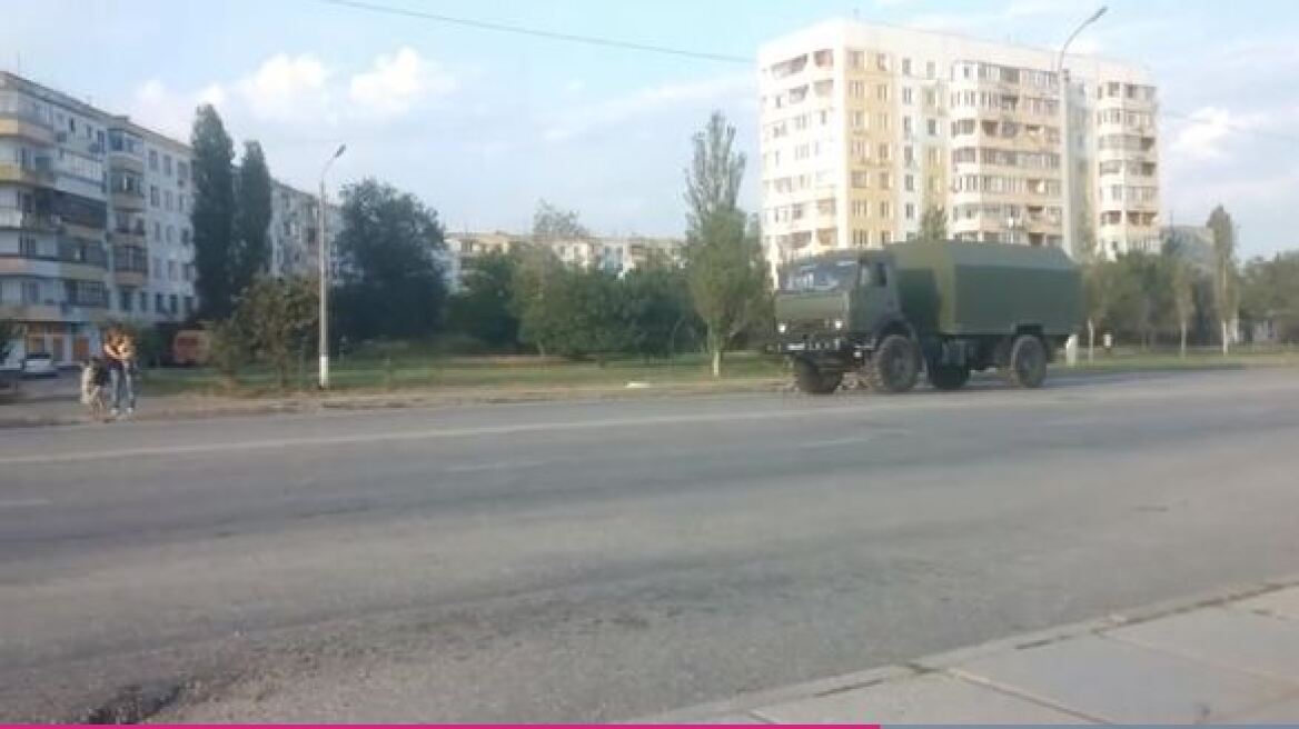 Η Ρωσία κατεβάζει στρατό στην Κριμαία, κατά μήκος των συνόρων με την Ευρώπη