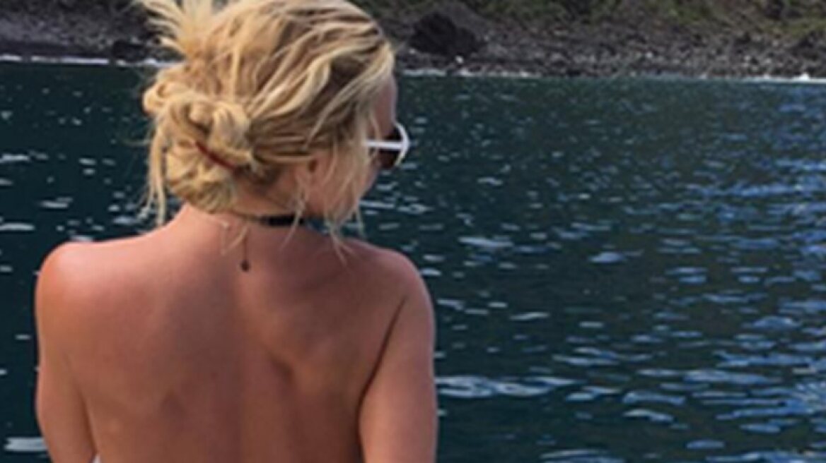Britney Spears topless (photo)