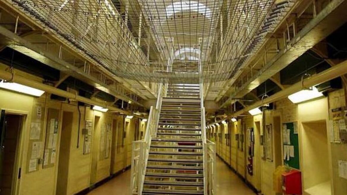 Απίστευτη δήλωση Βρετανού αστυνομικού: Οι παιδόφιλοι δεν χωράνε στις φυλακές μας!