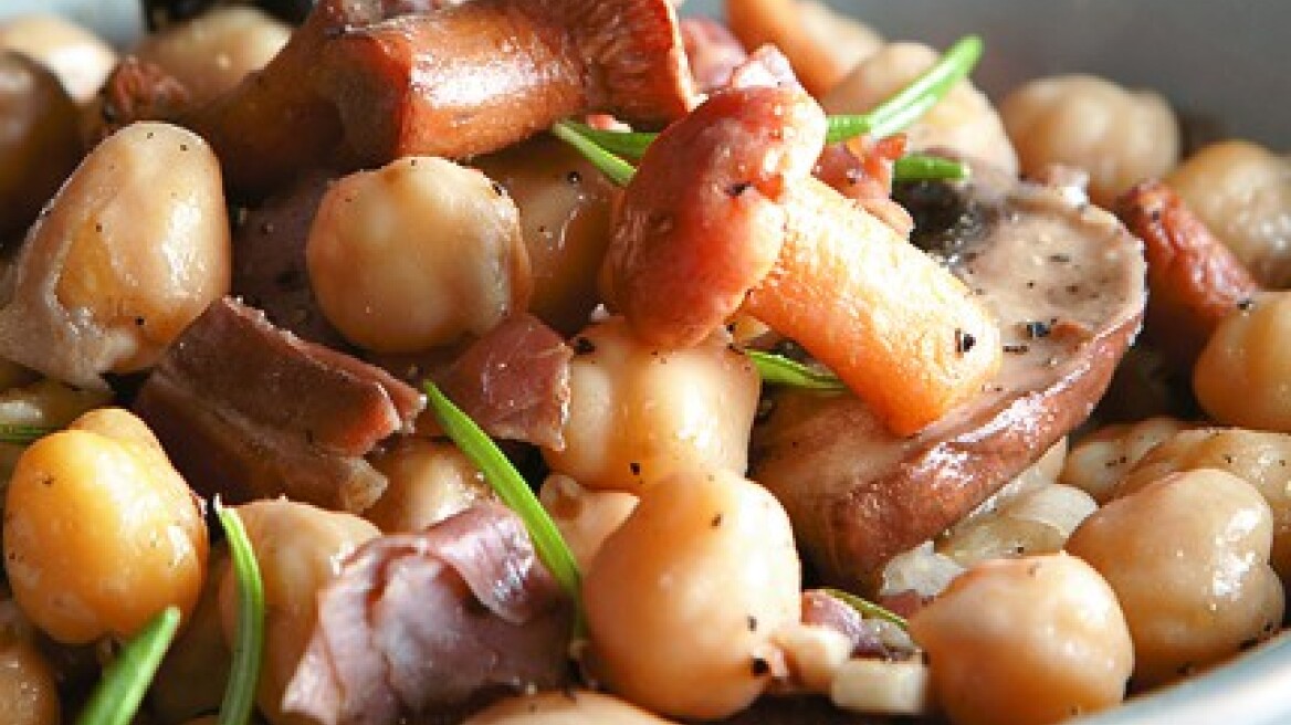 Μανιτάρια με ρεβίθια και προσούτο Ευρυτανίας