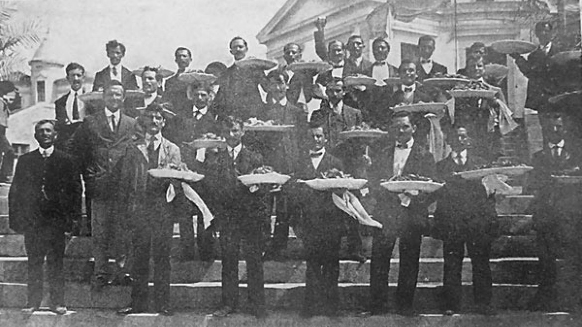 Ένας ιδιόμορφος πρωταγωνιστής του καλοκαιριού: Ο Σερβιτόρος