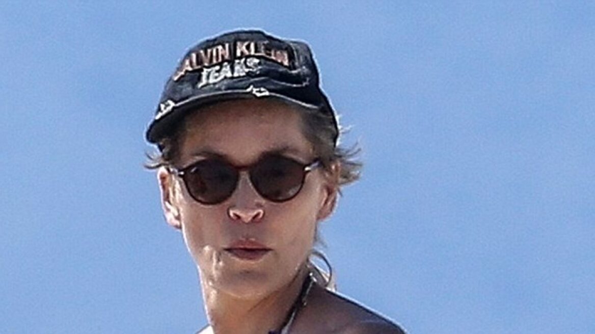 Sharon Stone nip slip (photos)