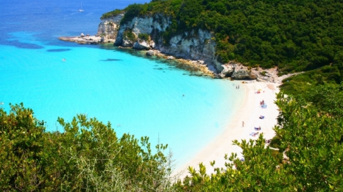 Βουτούμι, μία μαγευτική παραλία στους Αντίπαξους