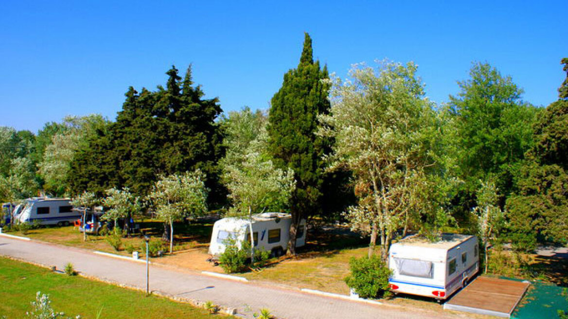 Πρώτη φορά κάμπινγκ: Αυτά είναι τα 8 πράγματα που πρέπει να έχεις μαζί σου