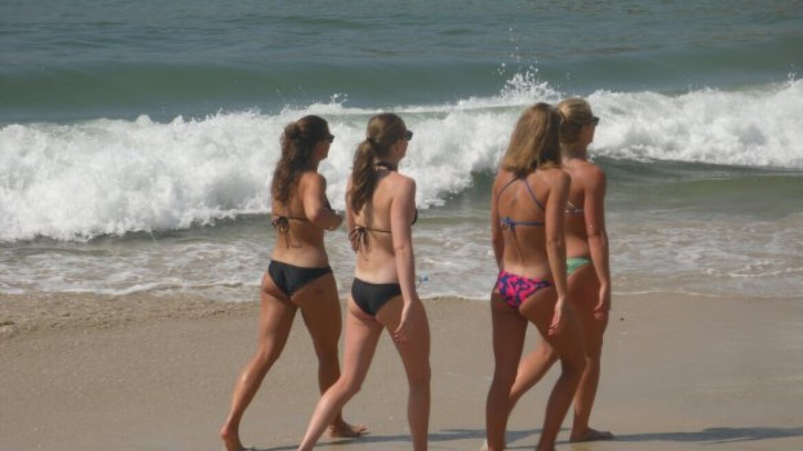 Oι Βραζιλιάνες βγήκαν παραλία... (pics)