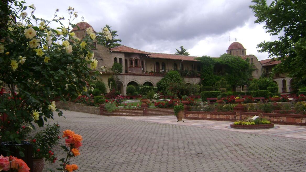 Χαμός σε μοναστήρι στην Κατερίνη: Ο Μητροπολίτης διέκοψε τη λειτουργία ανήμερα του Δεκαπενταύγουστου