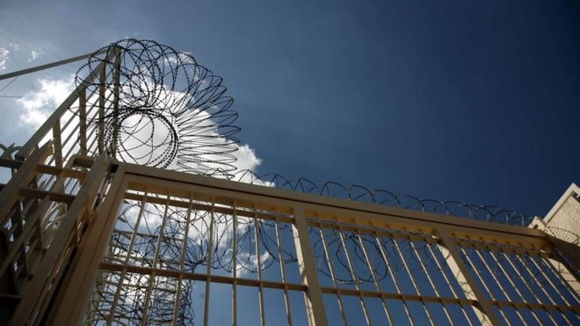 Τέσσερις συλλήψεις για όπλα στις φυλακές Κέρκυρας