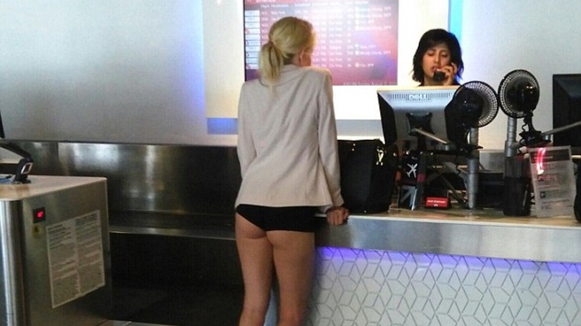 Φωτογραφία: Πήγε στο αεροδρόμιο με το... εσώρουχό της!