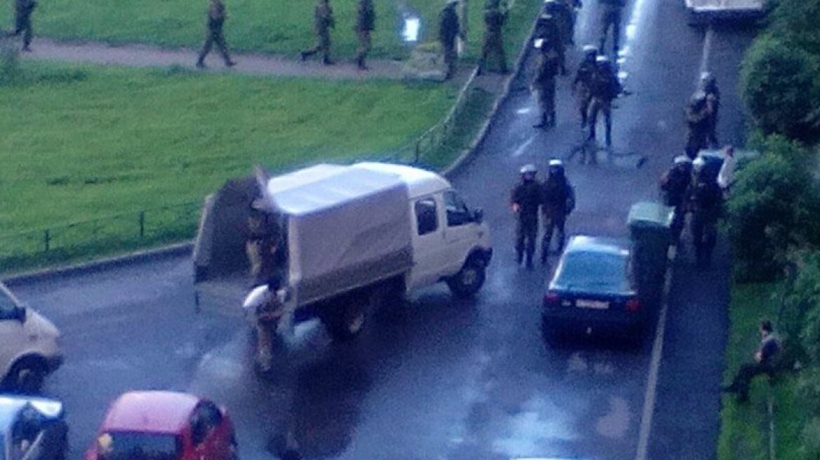 Explosions rock St. Petersburg residential area