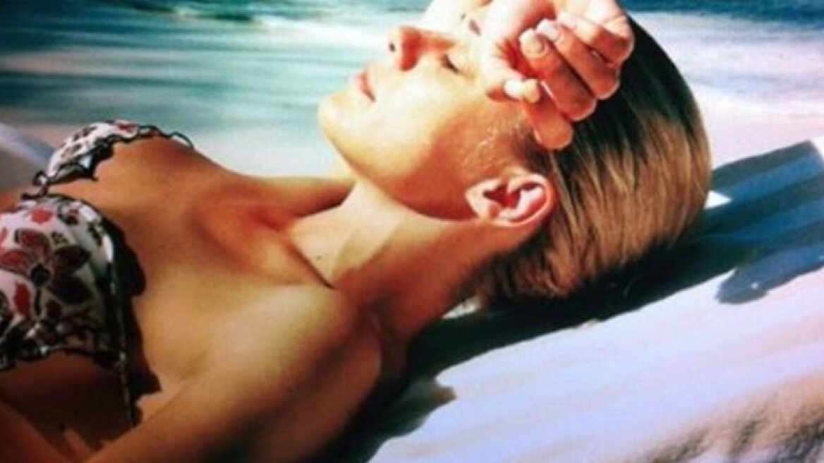 Zeta Makrypoulia under the sun in a swimsuit (photo)