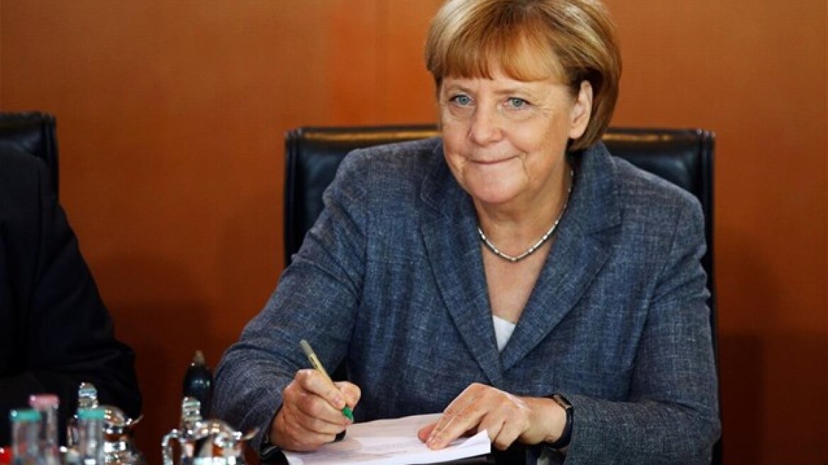 Merkel lauds Turkey over stance on refugee crisis