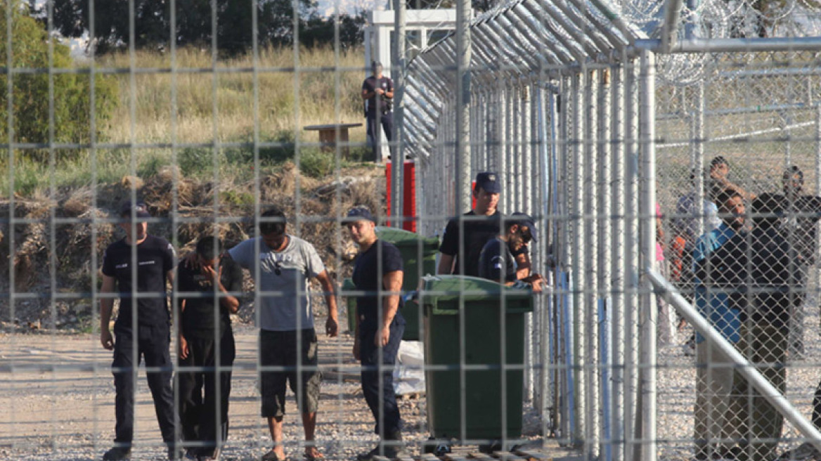  Guardian: Πεδίο δράσης για εγκληματίες τα κέντρα φιλοξενίας μεταναστών