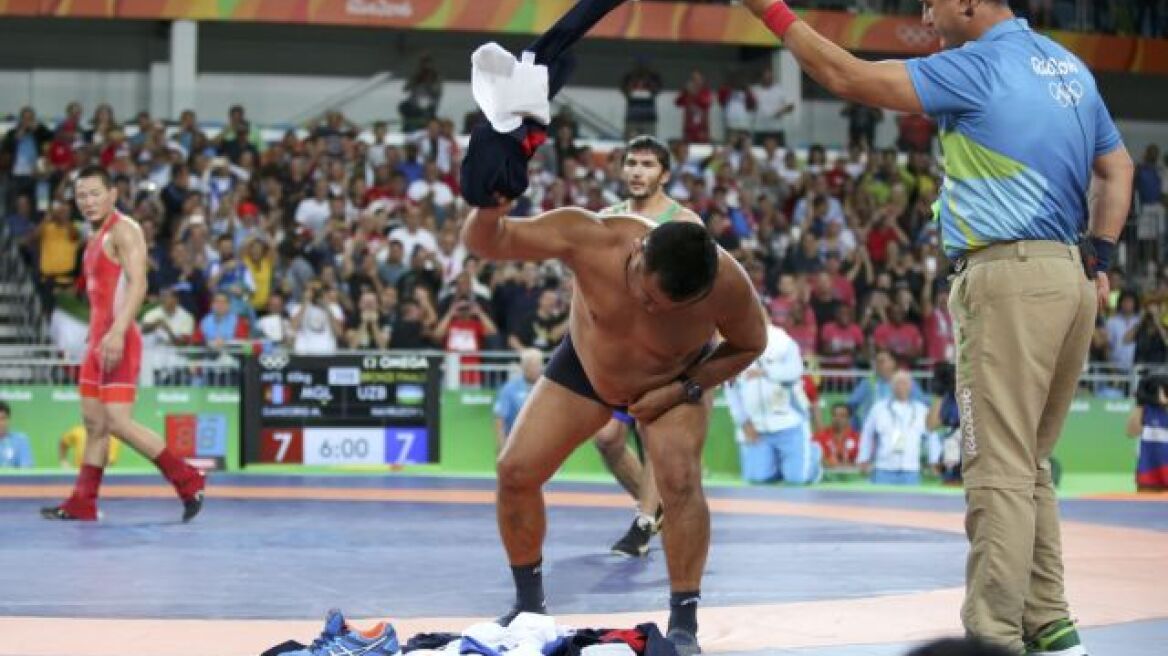 Στριπτίζ από τους Μογγόλους στην πάλη στο Ρίο