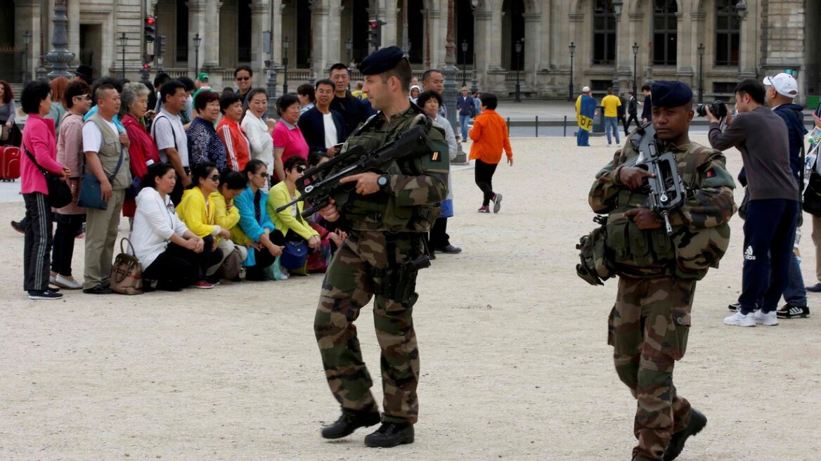 Η τρομοκρατία έπληξε τον τουρισμό στη Γαλλία