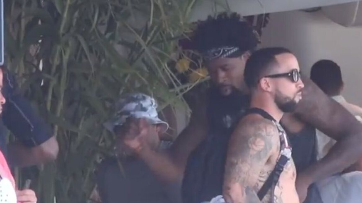 Carmelo Antony and US basketball team-mates dance on Mykonos island (video)
