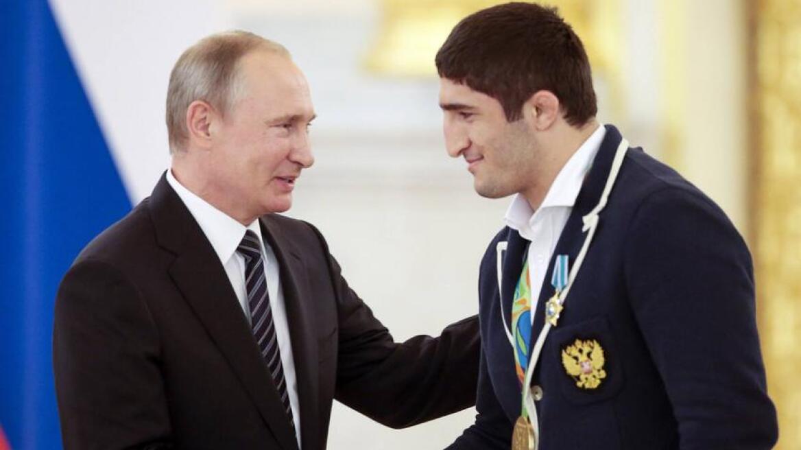 Ο Πούτιν κέρασε σαμπάνια και από μία... BMW τους Ρώσους Ολυμπιονίκες