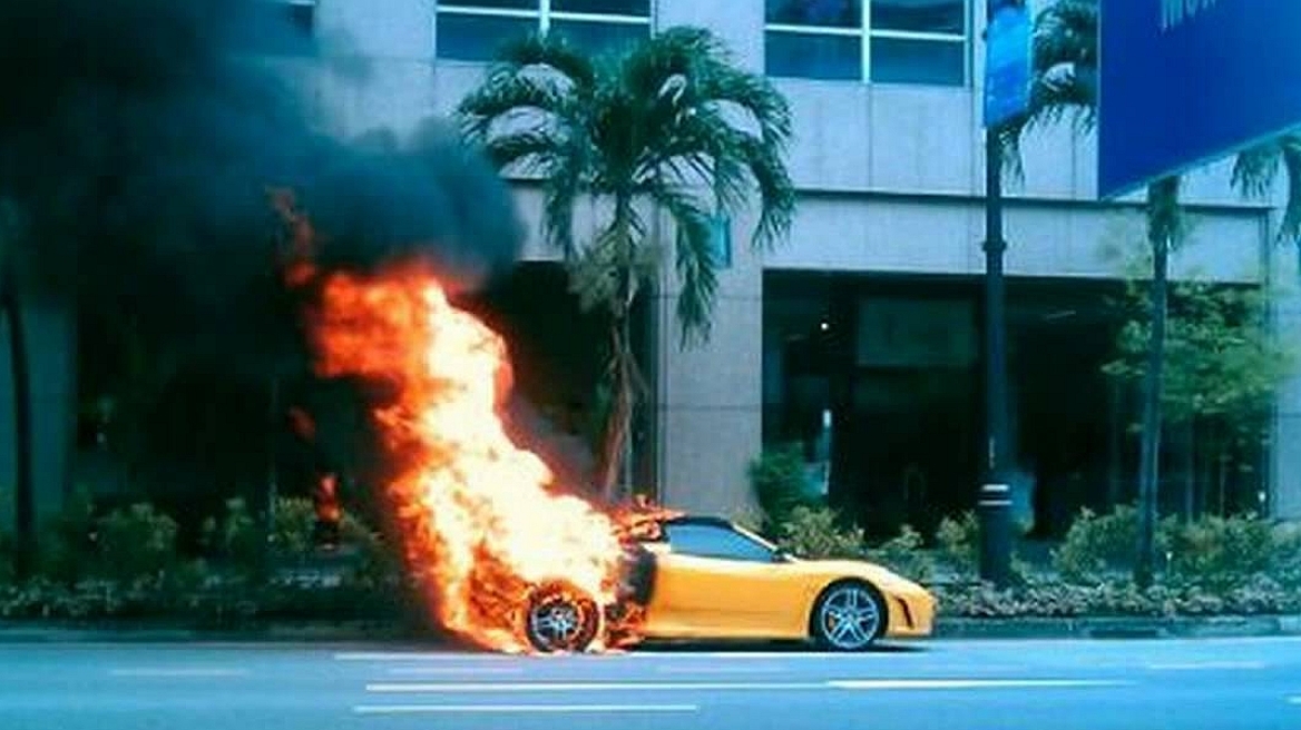 Supercars στα χέρια... ανίδεων (video)